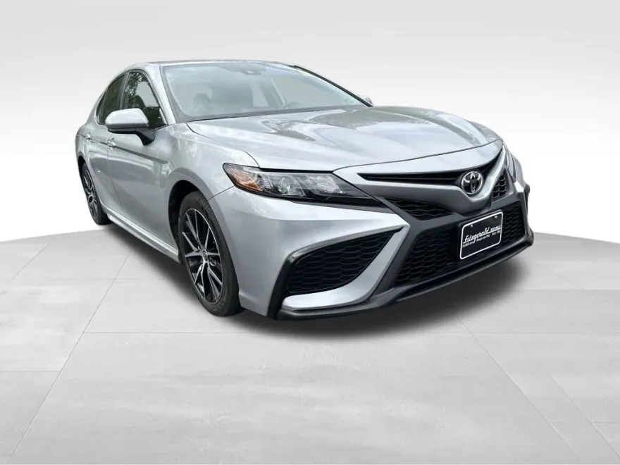 2021 Toyota Camry SE photo 1