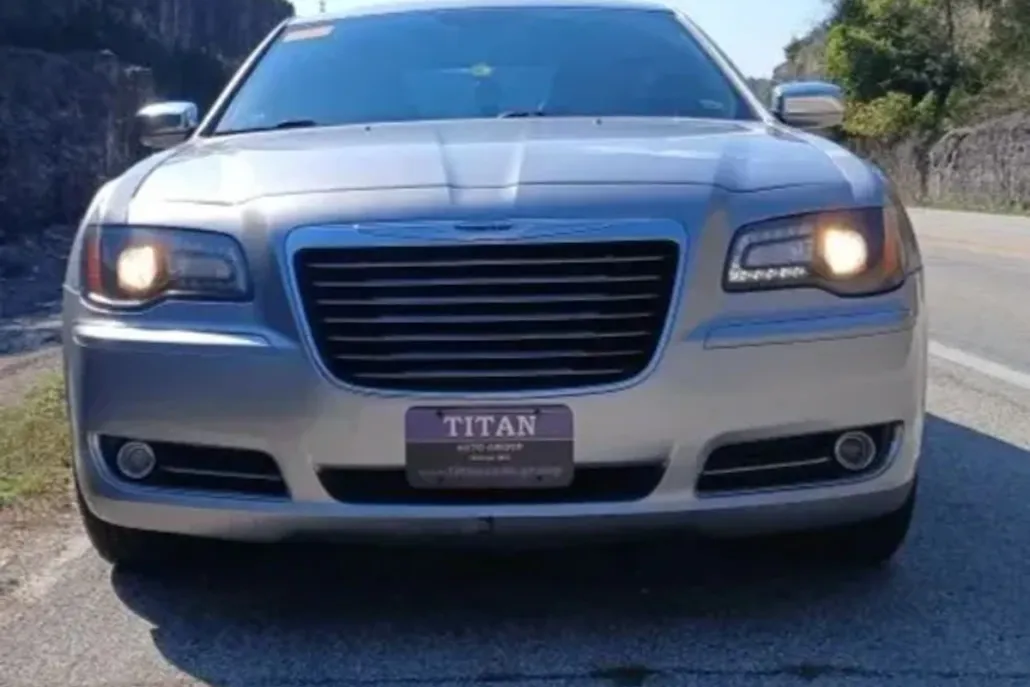2014 Chrysler 300 photo 1