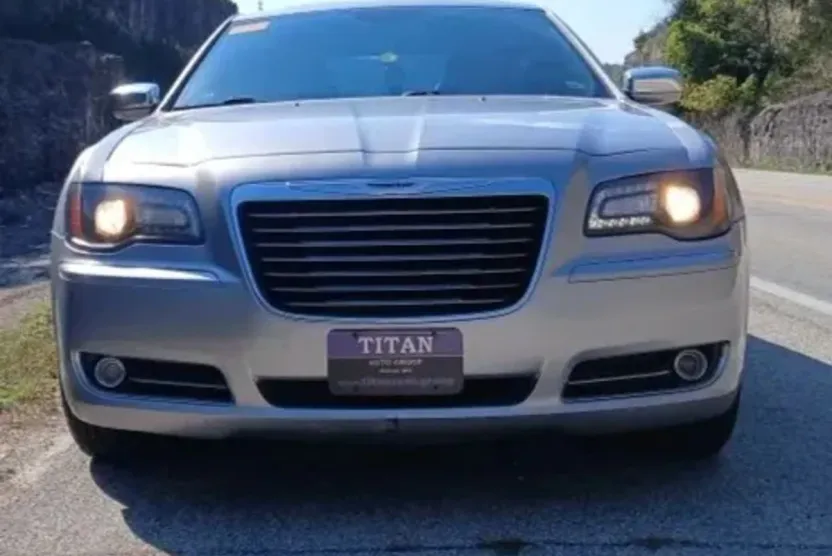 2014 Chrysler 300 photo 1