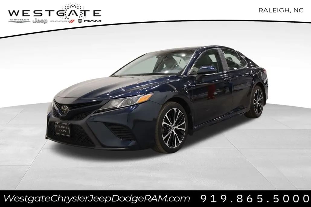 2019 Toyota Camry SE photo 1