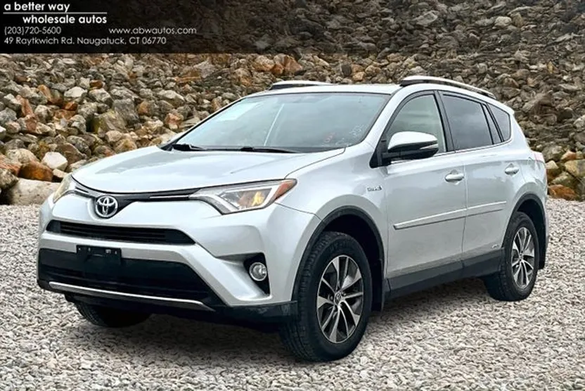 2016 Toyota RAV4 Hybrid XLE photo 1
