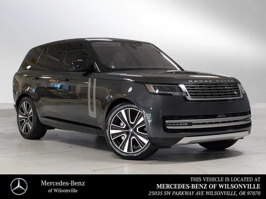 2023 Land Rover Range Rover SE photo 1