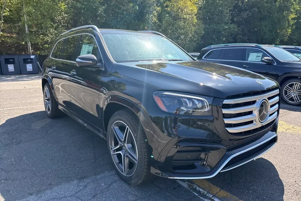 2026 Mercedes Benz GLS 450 4MATIC photo 1