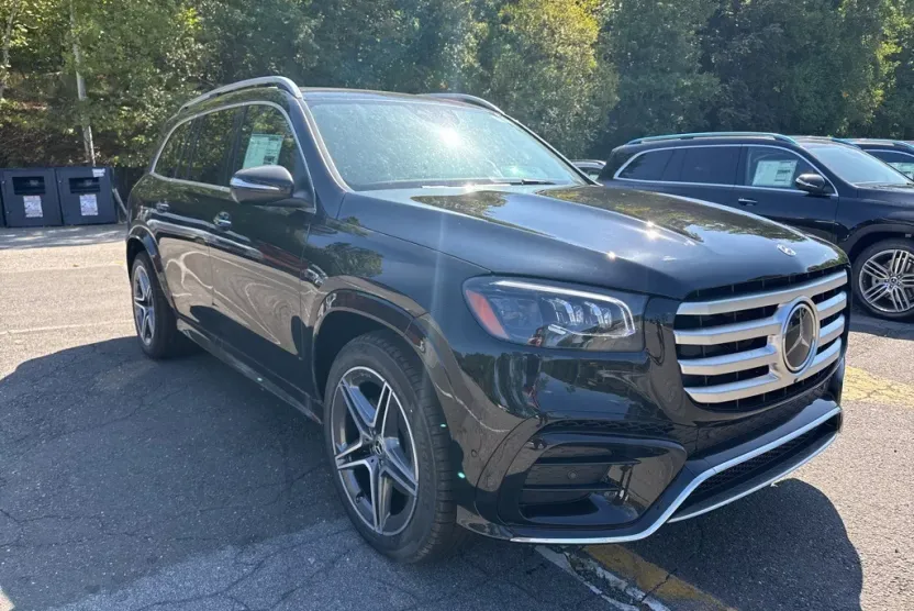 2026 Mercedes Benz GLS 450 4MATIC photo 1