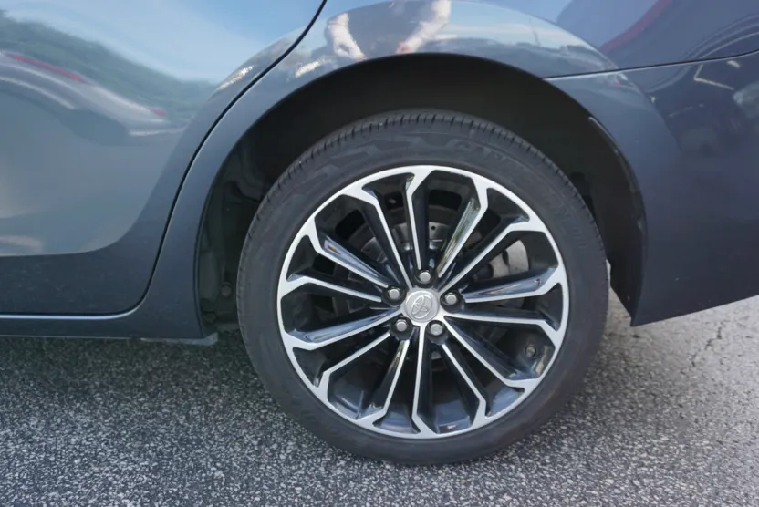 2014 Toyota Corolla Plus photo 1