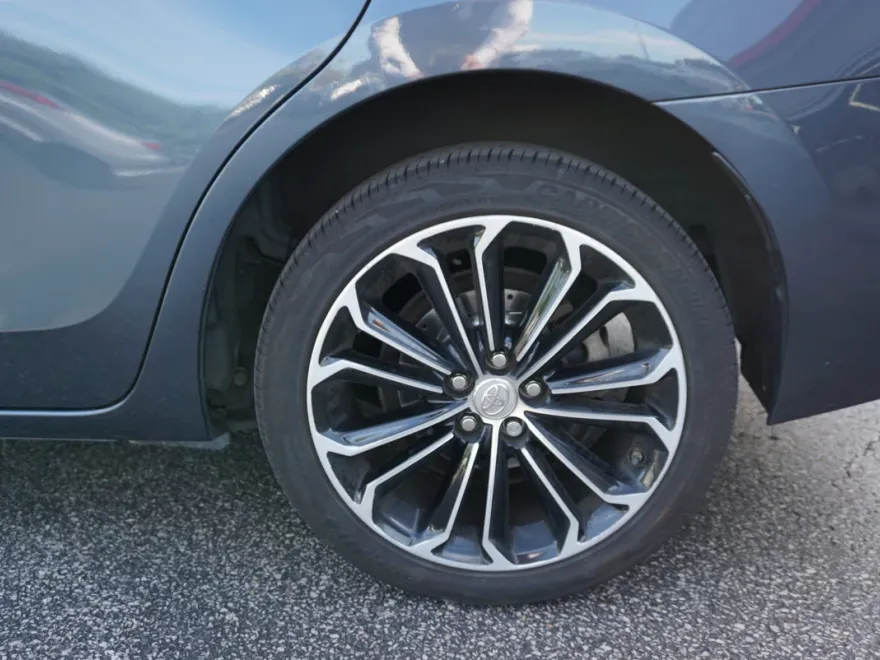 2014 Toyota Corolla Plus photo 1