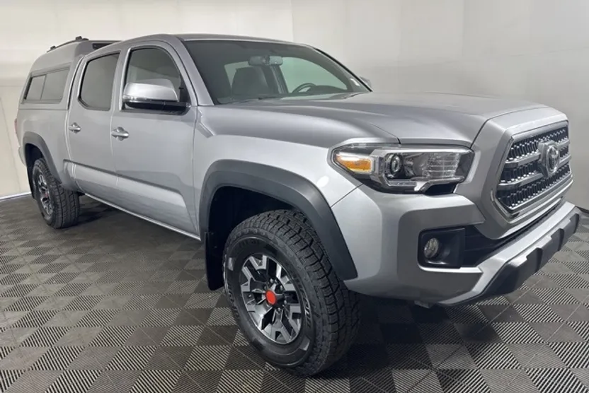 2017 Toyota Tacoma TRD Off-Road photo 1