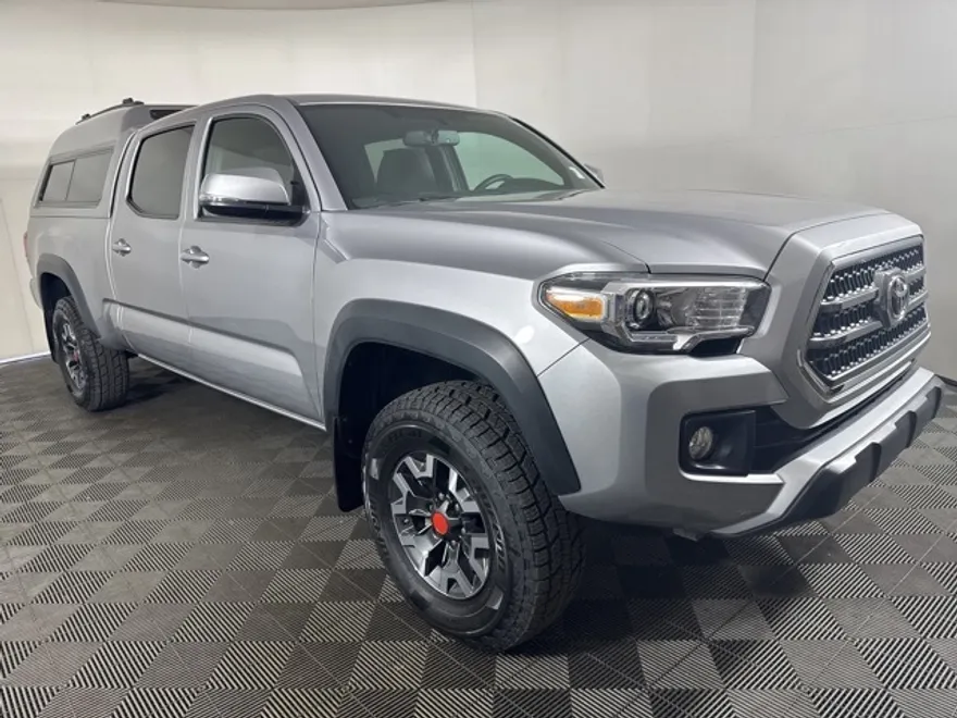 2017 Toyota Tacoma TRD Off-Road photo 1