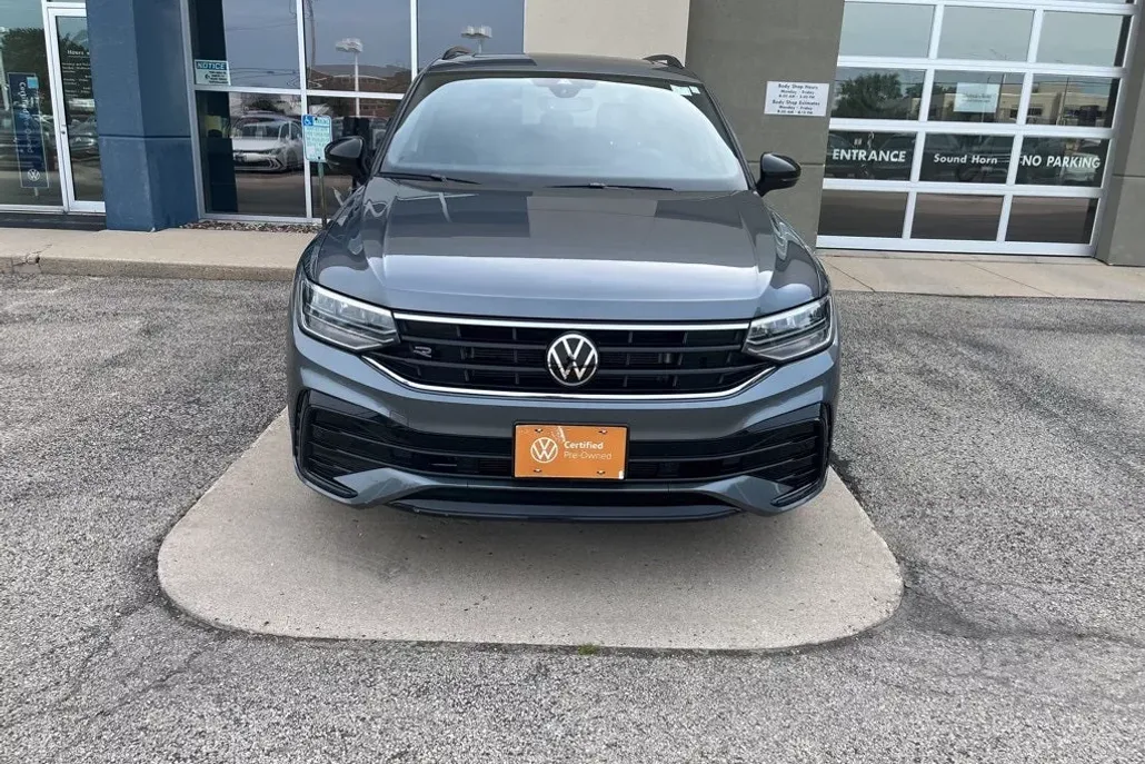 2023 Volkswagen Tiguan SE R-Line Black photo 1