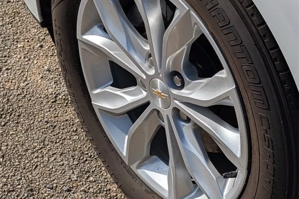 2024 Chevrolet Malibu 1LT photo 1