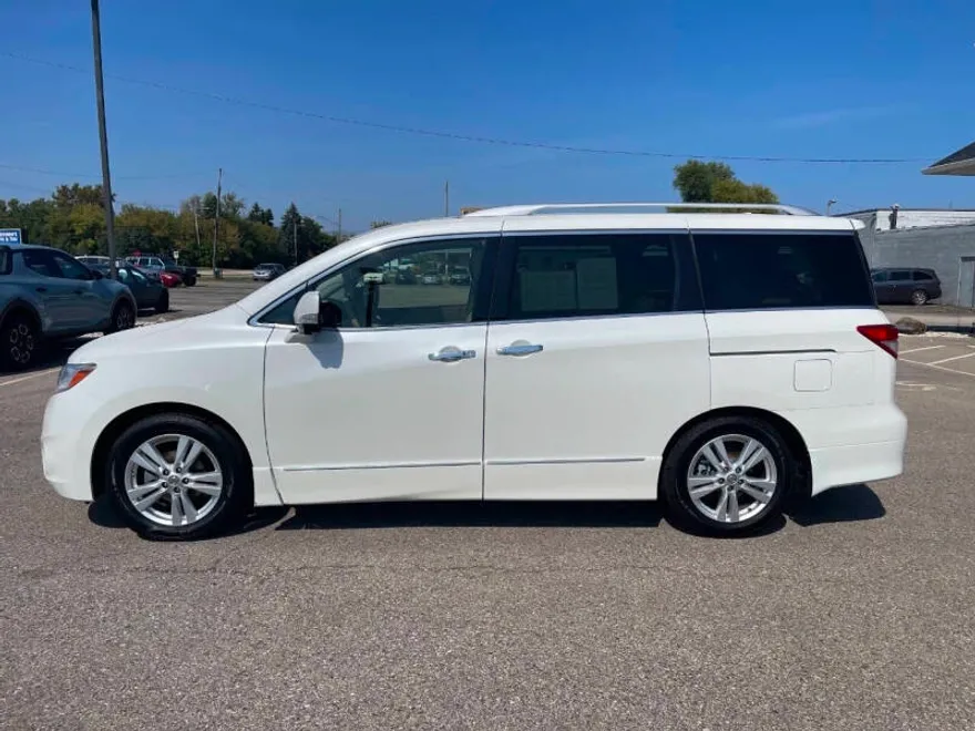 2014 Nissan Quest LE photo 1