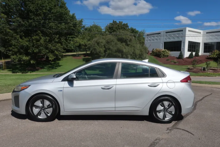 2018 Hyundai Ioniq Blue photo 1