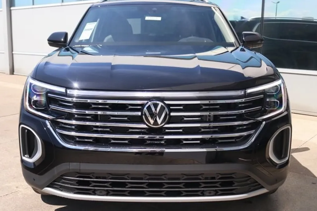 2025 Volkswagen Atlas SEL photo 1