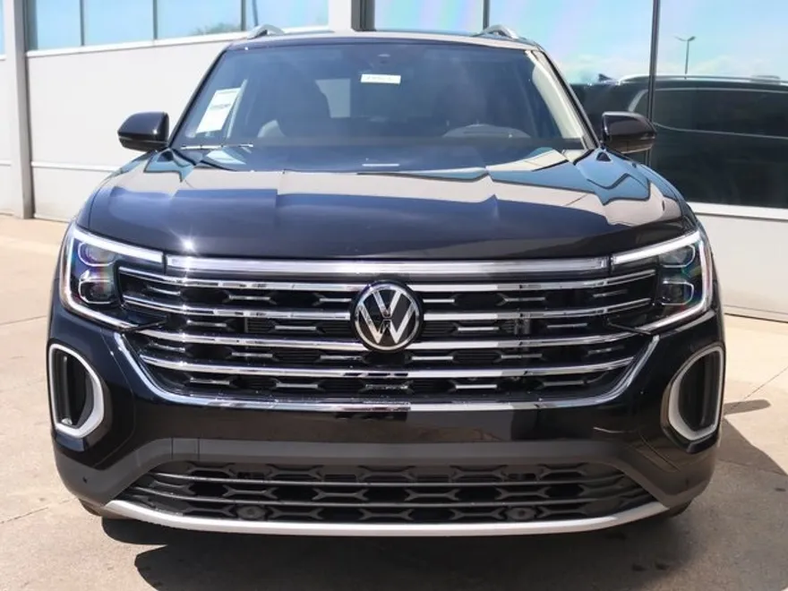 2025 Volkswagen Atlas SEL photo 1