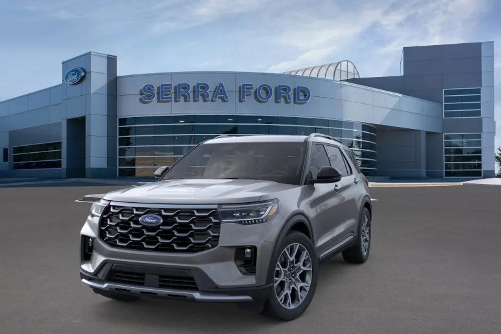 2025 Ford Explorer Platinum photo 1