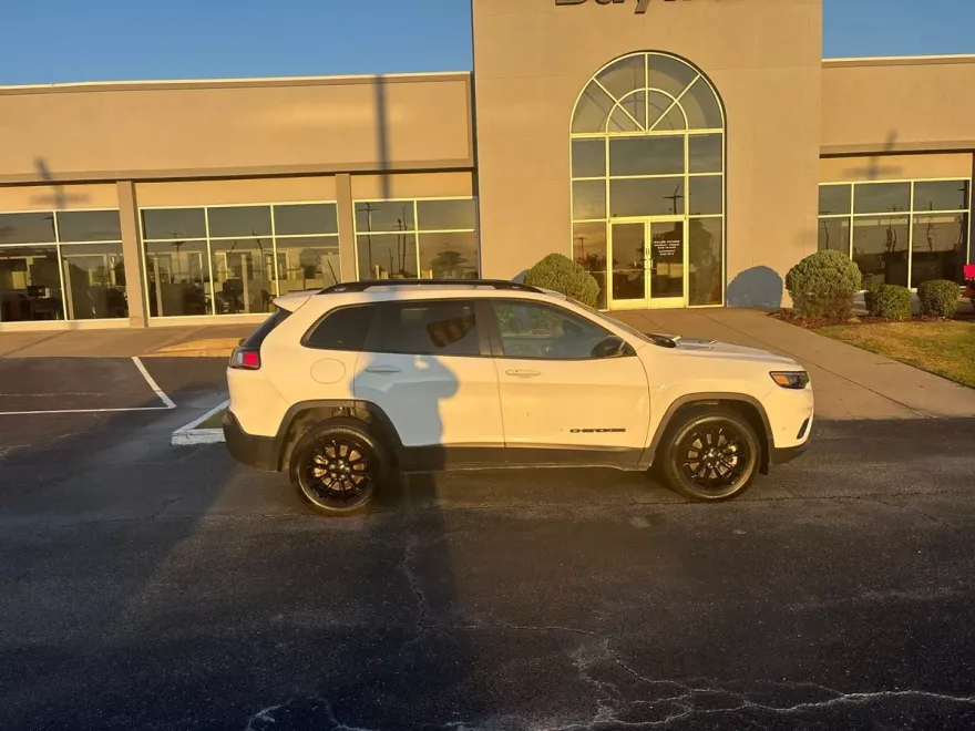 2023 Jeep Cherokee Altitude Lux photo 1