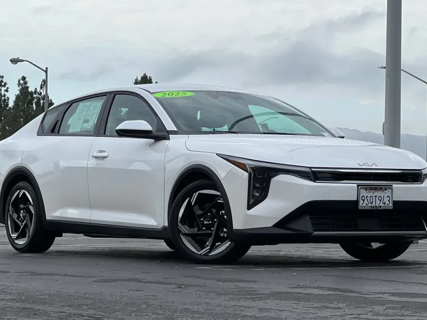2025 Kia K4 EX photo 1