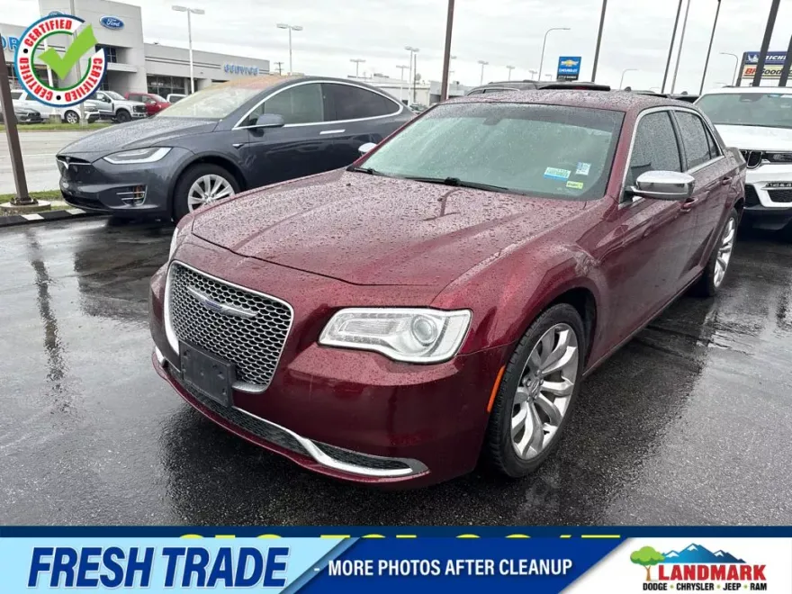2020 Chrysler 300 Touring photo 1