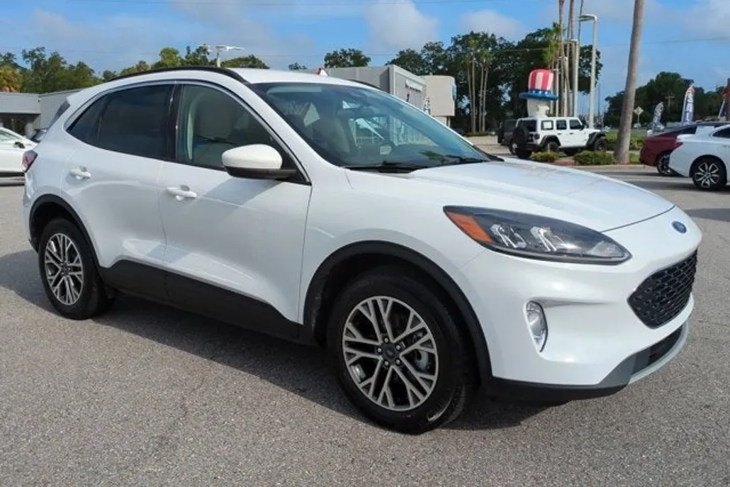 2020 Ford Escape SEL photo 1