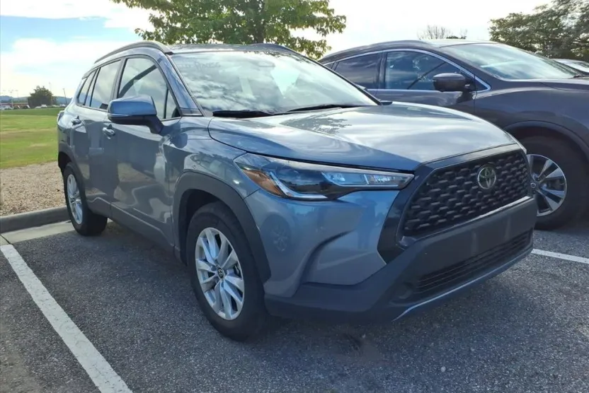 2024 Toyota Corolla Cross LE photo 1