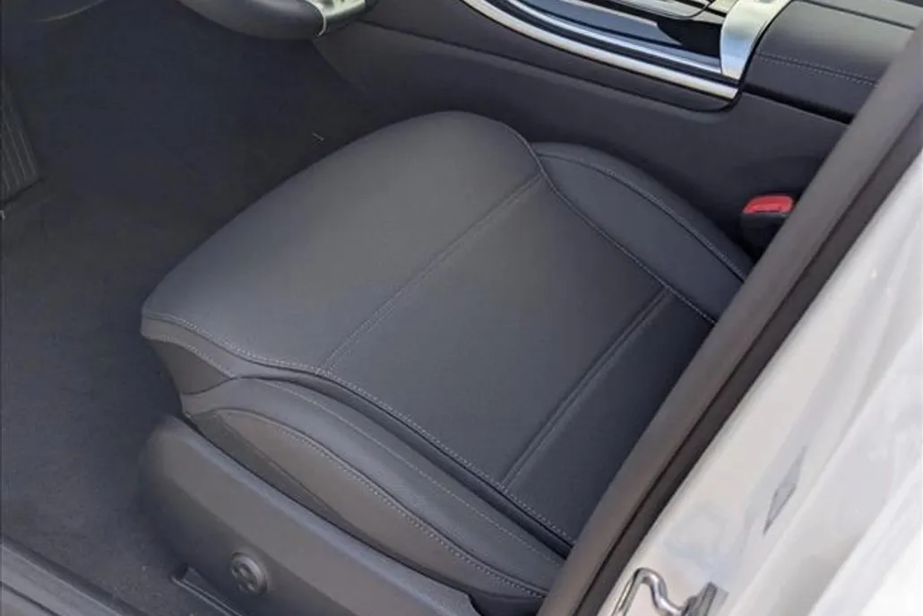 2025 Mercedes Benz C 300 Sedan photo 1