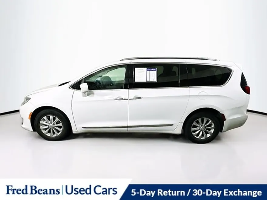 2019 Chrysler Pacifica Touring L photo 2