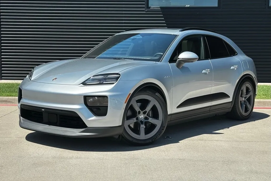 2025 Porsche Macan Electric photo 1