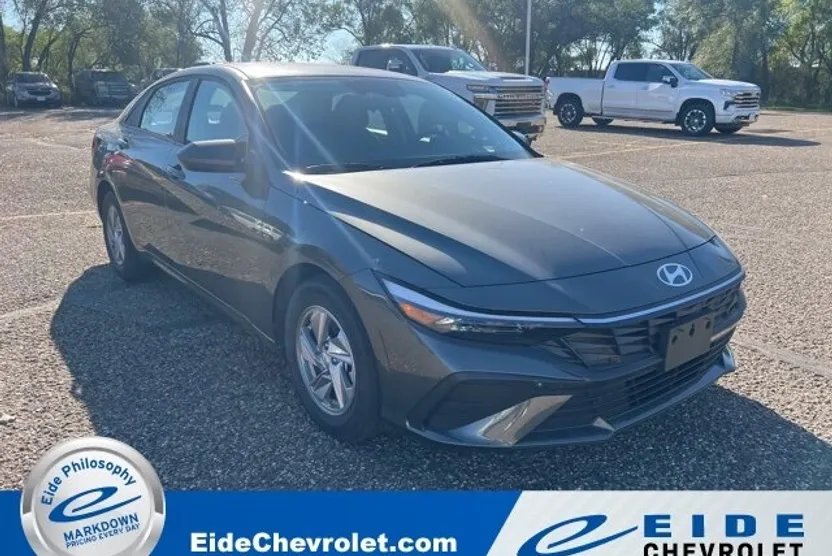 2024 Hyundai Elantra SE photo 1