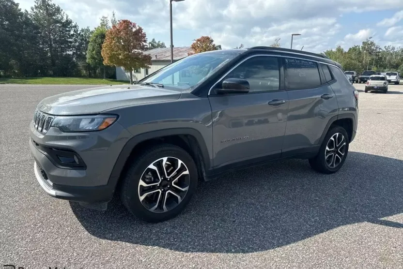 2023 Jeep Compass Limited photo 1