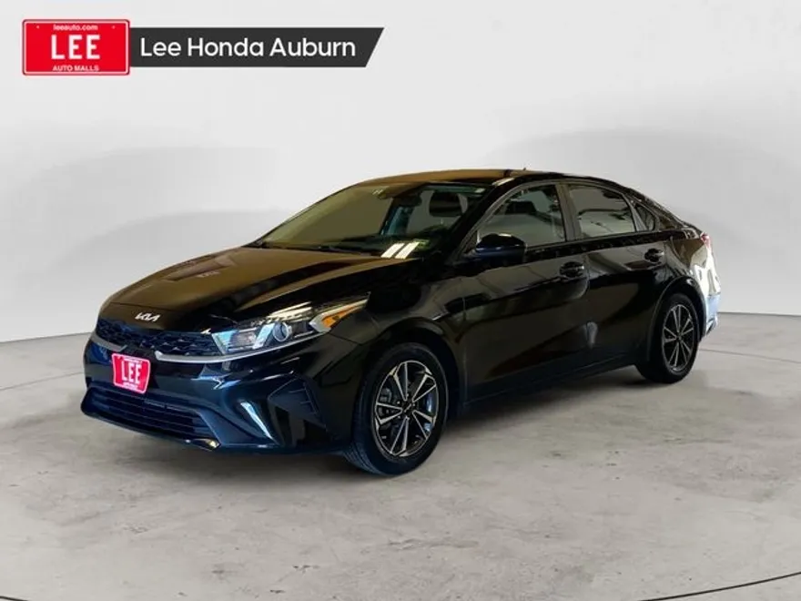 2023 Kia Forte LXS photo 1