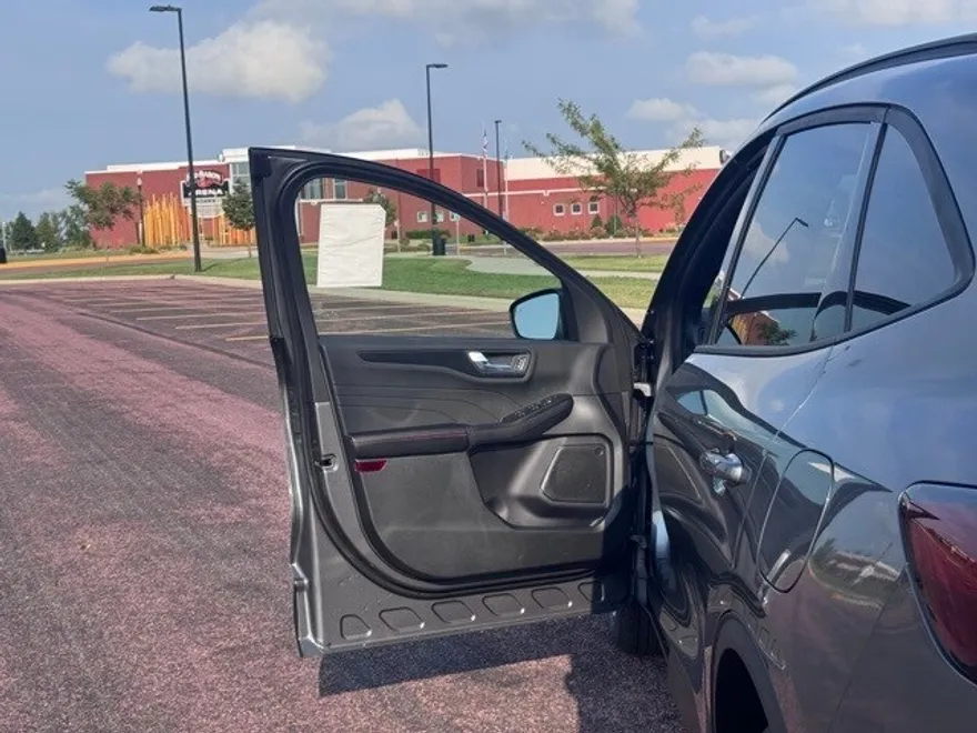 2025 Ford Escape ST-Line photo 1