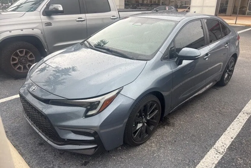 2023 Toyota Corolla SE photo 1