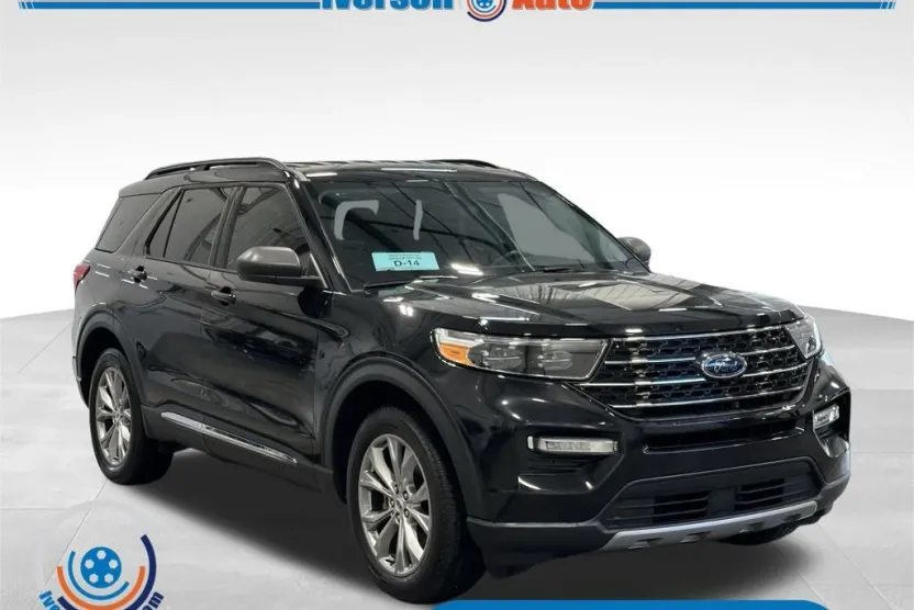 2023 Ford Explorer XLT photo 1