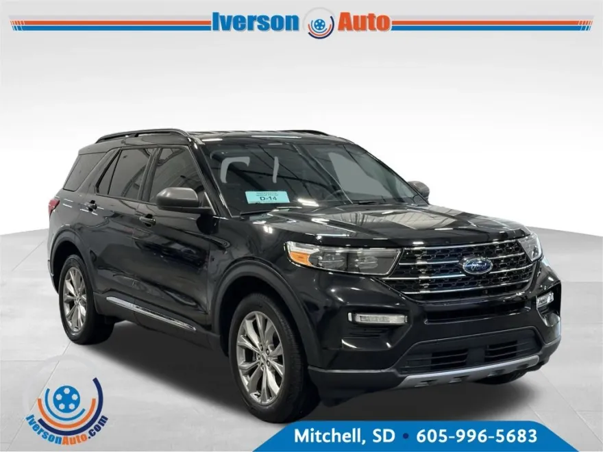 2023 Ford Explorer XLT photo 1