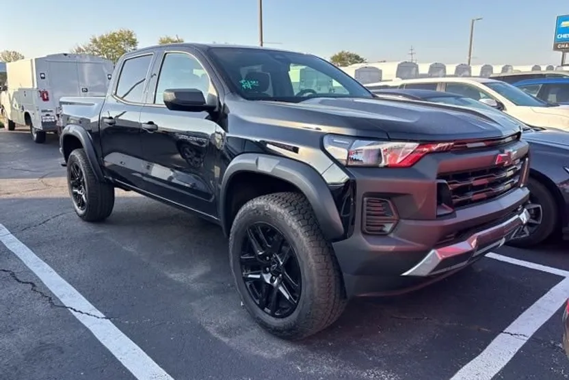 2024 Chevrolet Colorado Trail Boss photo 1
