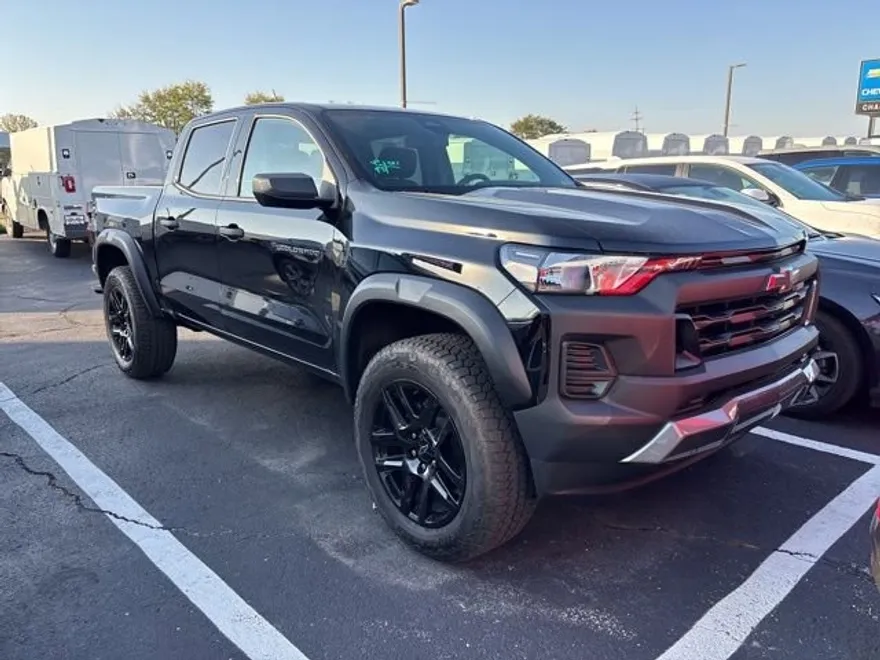 2024 Chevrolet Colorado Trail Boss photo 1
