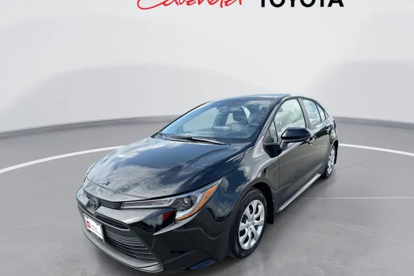 2025 Toyota Corolla LE photo 1