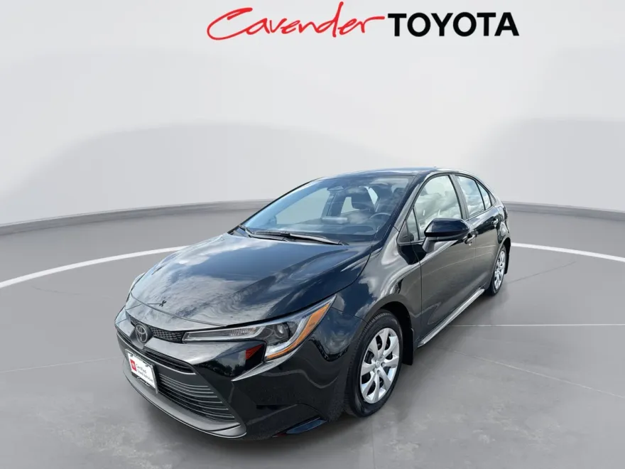 2025 Toyota Corolla LE photo 1