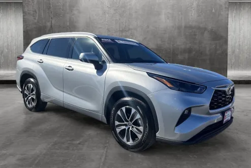 2022 Toyota Highlander XLE photo 3