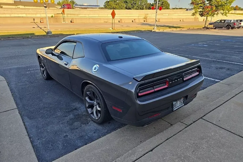 2019 Dodge Challenger R/T photo 1