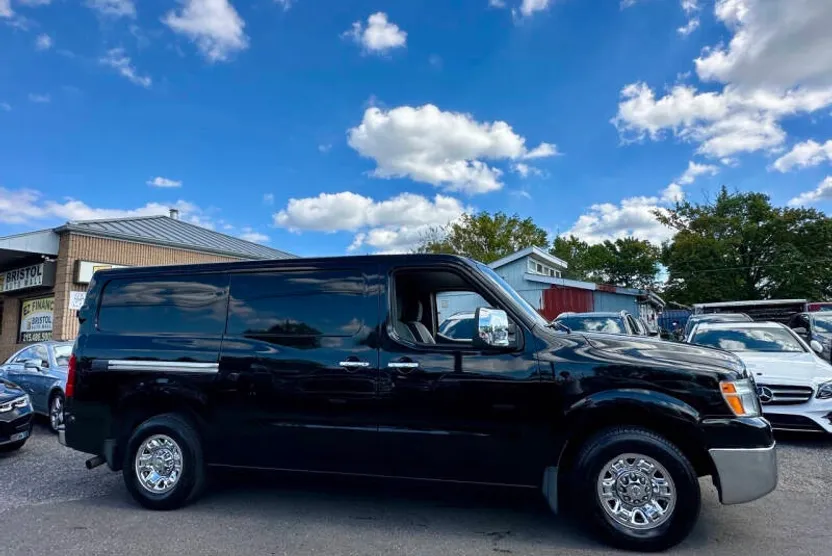 2017 Nissan NV3500 HD SL photo 1