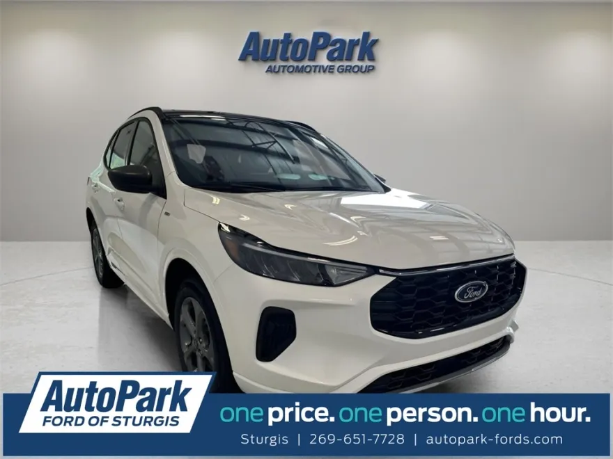 2024 Ford Escape ST-Line photo 1