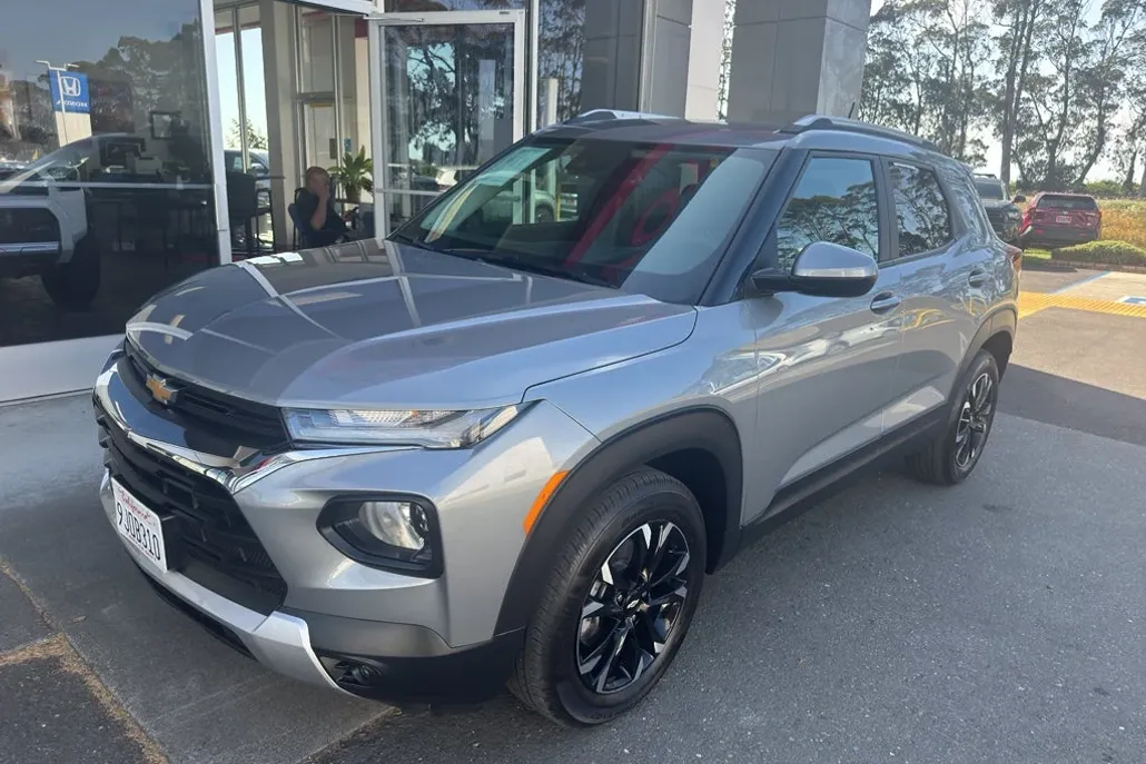 2023 Chevrolet Trailblazer LT photo 1