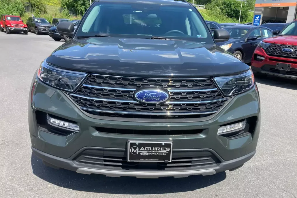 2023 Ford Explorer XLT photo 1