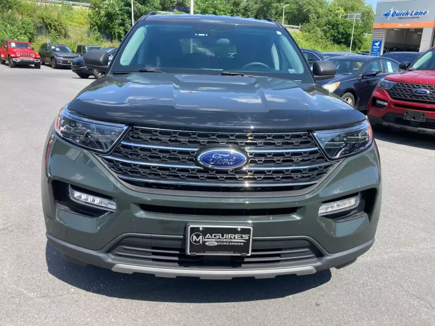 2023 Ford Explorer XLT photo 1