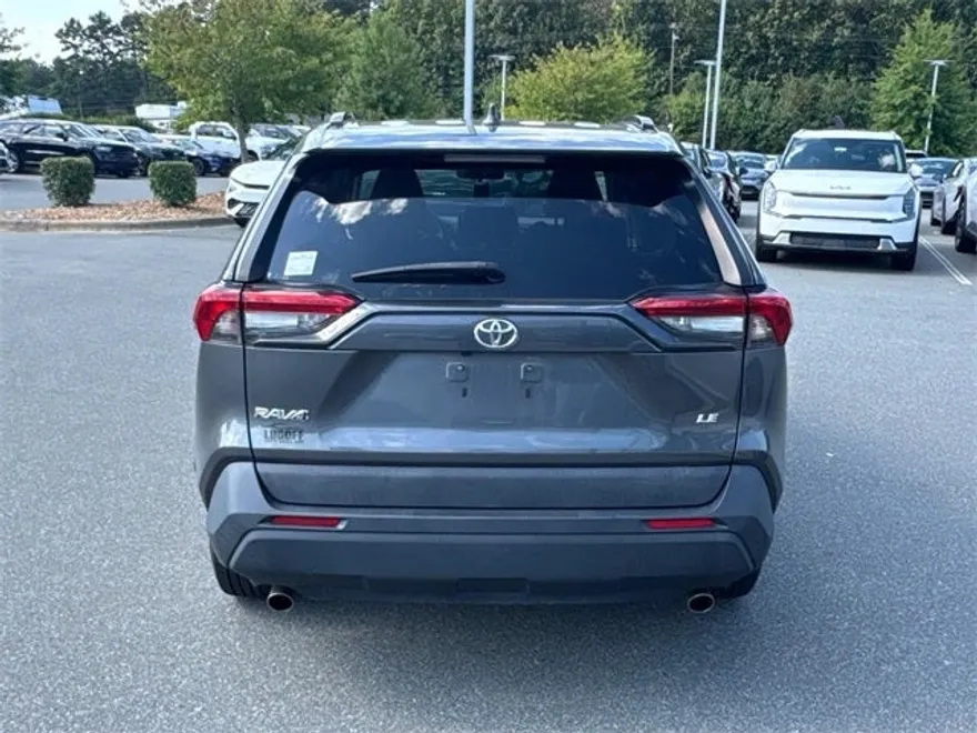 2021 Toyota RAV4 LE photo 1