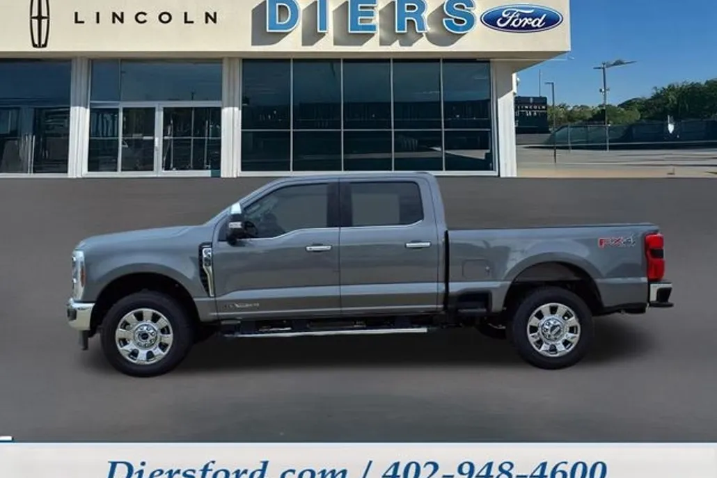 2025 Ford F-350 Lariat photo 1