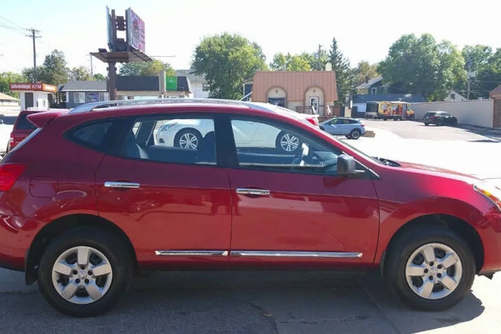 2014 Nissan Rogue Select S photo 1