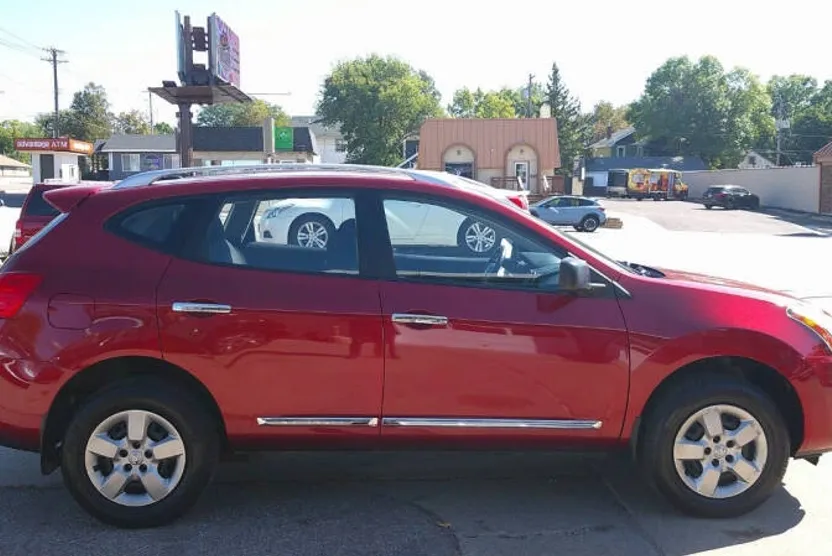 2014 Nissan Rogue Select S photo 1