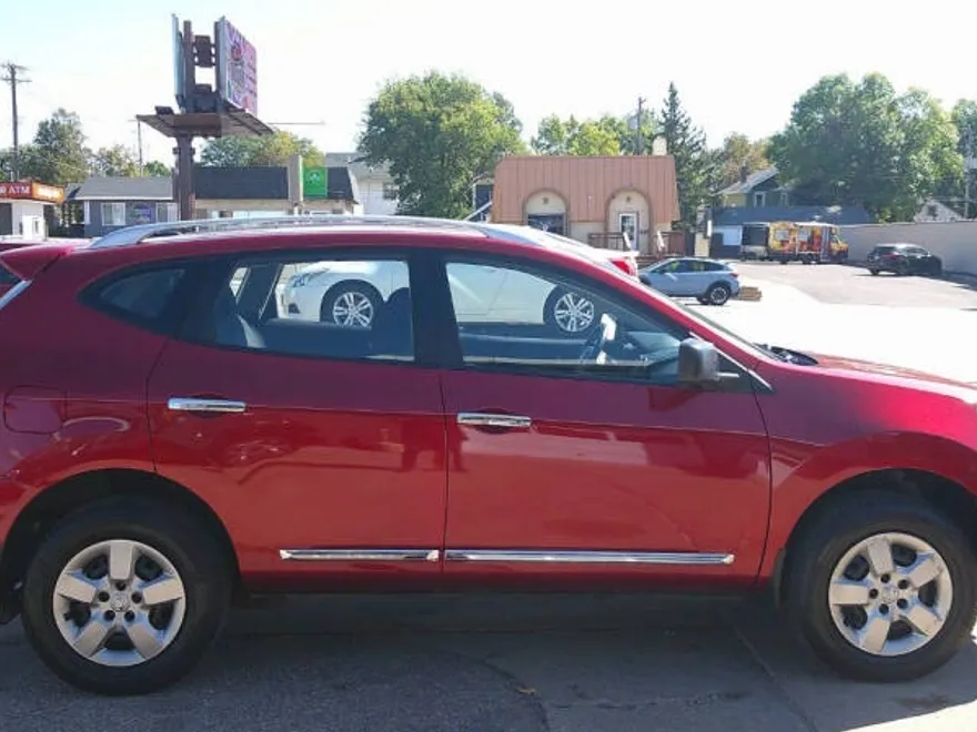 2014 Nissan Rogue Select S photo 1
